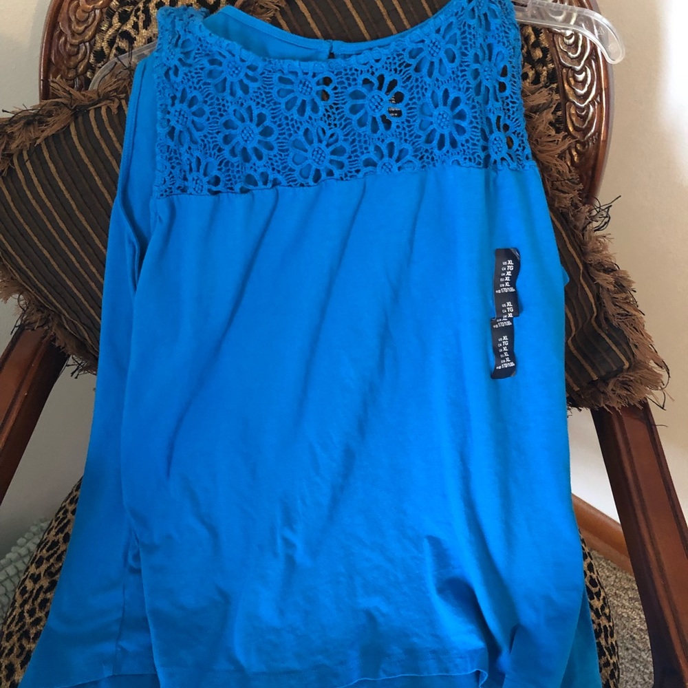 Two tank tops size Gap XL